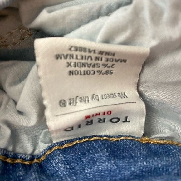 Torrid Distressed Button Up Jean Shorts - Picture 7 of 8